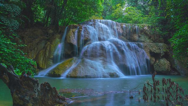 杨紫范丞丞《要久久爱》：从校园到职场，90后的爱情与生存挣扎
